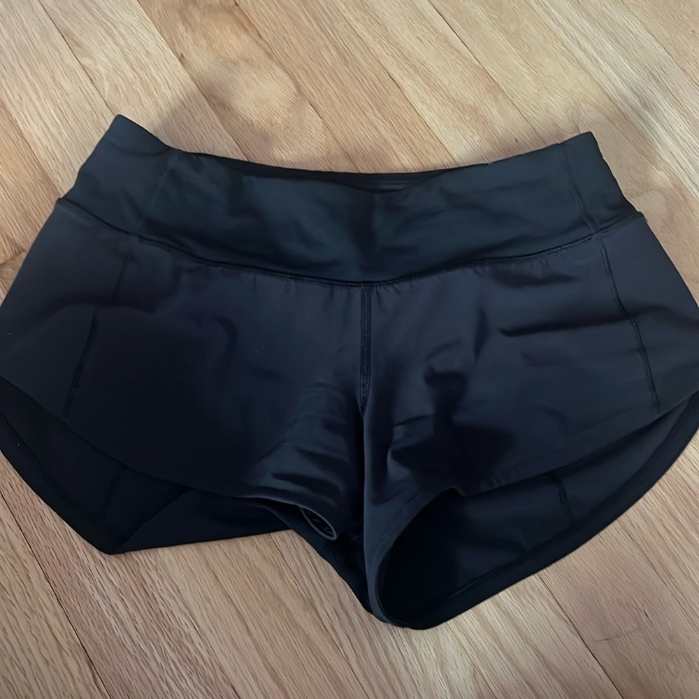 Black Lululemon speed up low-rise lined shorts 2.5”